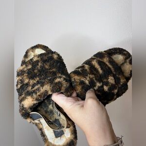 Uggs Cozy leopard print Fur Slippers - Brown